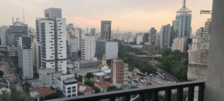 Studio à venda R. Des. Aragão,Vl. Mariana SP, perto do Metro